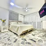 Luxury Apt Wifi Jacuzzi Balcony Near The Beach And Old City